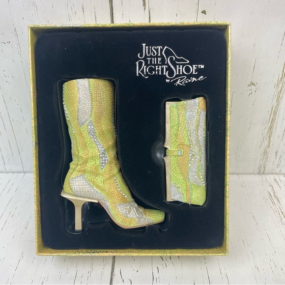 Just the Right Shoe by Raine “Perfectly Python” Miniature Collector Set - Picture 4 of 12